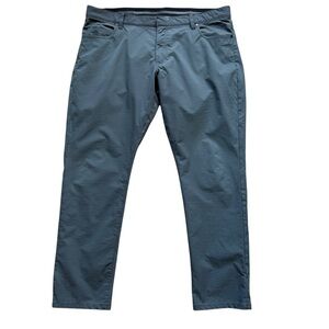 Nike Men's Gray Casual Pants Size 40”W x 30”L Solid Pattern Lightweight Stretch